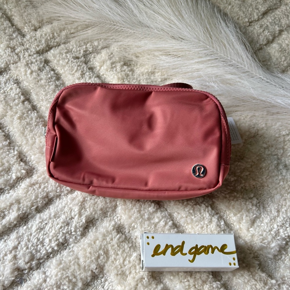 Lululemon Everywhere Belt Bag (Brier Rose)